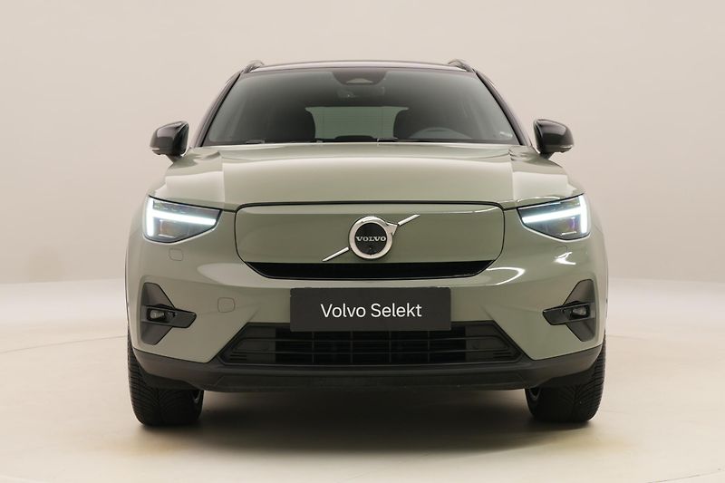 Volvo XC40 PURE ELECTRIC RECHARGE TWIN - fotka 16 z 58