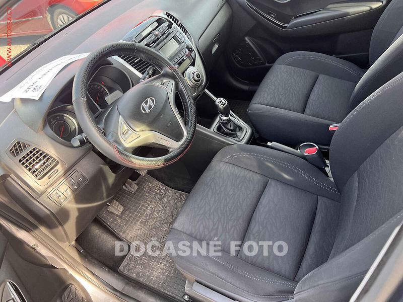 Hyundai ix20 (2011) 1.4 CVVT, 1.maj, DIGI AC - fotka 3 z 3