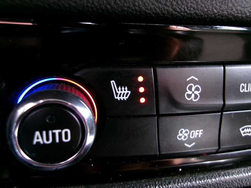 Opel Insignia ST 2.0 Turbo 191kW 4x4 automat - fotka 17 z 43