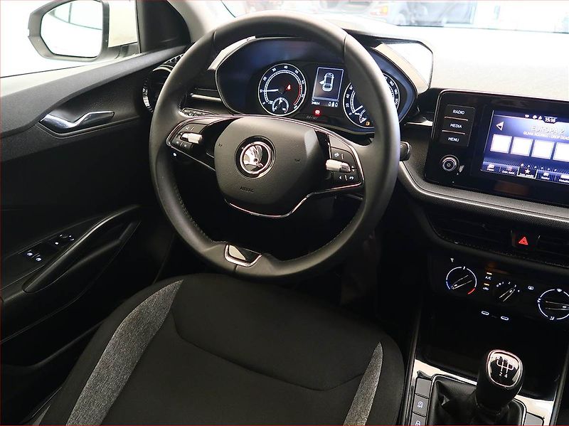 Škoda Fabia (2023) 1.0, Serv.kniha, Tempomat - fotka 7 z 15