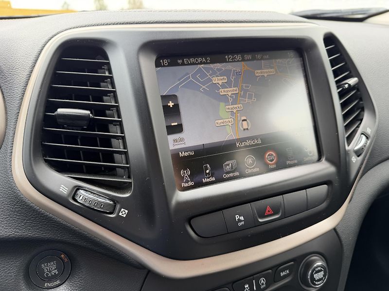 Jeep Cherokee 2.0 M-JET 4X4 LIMITED NAV KŮŽE - fotka 21 z 43