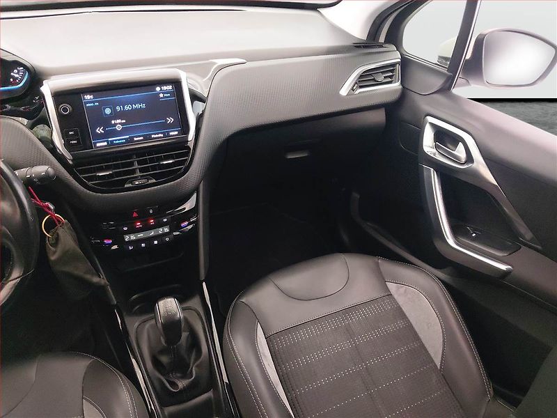 Peugeot 2008 (2018) Allure 1.2 PureTech, ČR,1.maj - fotka 8 z 16