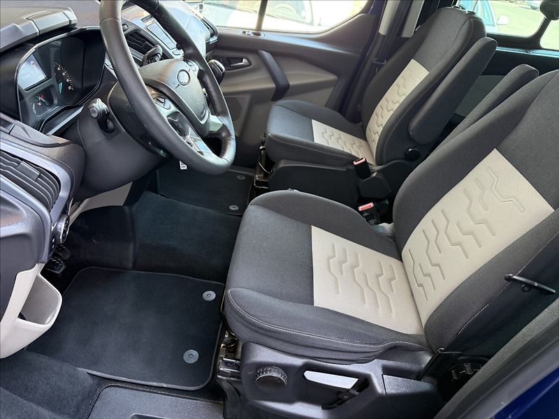 Ford Tourneo Custom 2,2 Titanium,114kW,1maj. - fotka 11 z 32