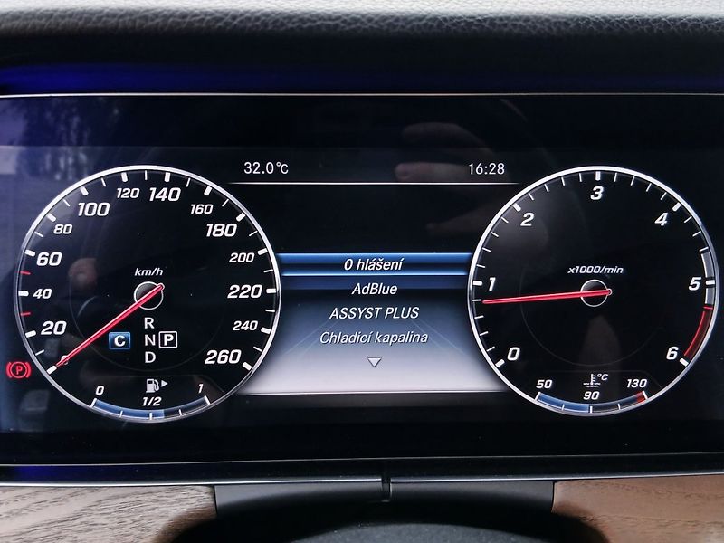 Mercedes-Benz Třídy E 220d Avantgarde - fotka 15 z 20