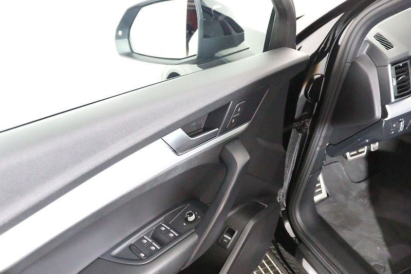 Audi Q5 Sline 40 TDI quattro Stronic - fotka 16 z 26