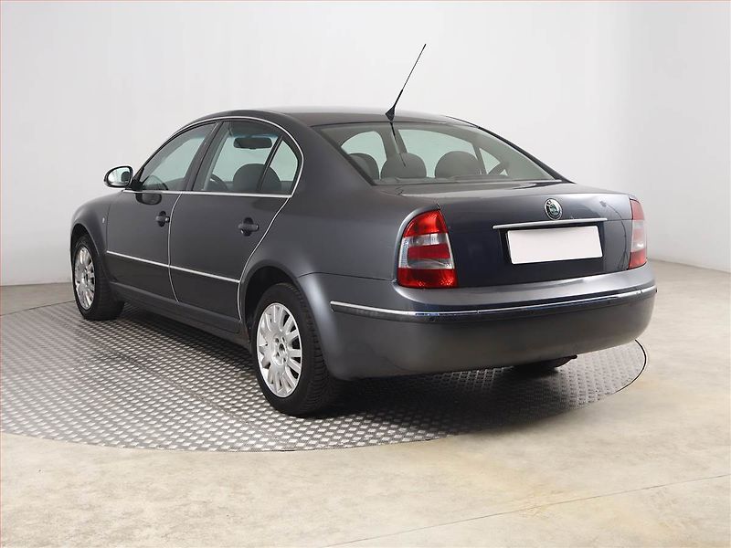 Škoda Superb (2008) Elegance 2.0 TDI - fotka 4 z 13
