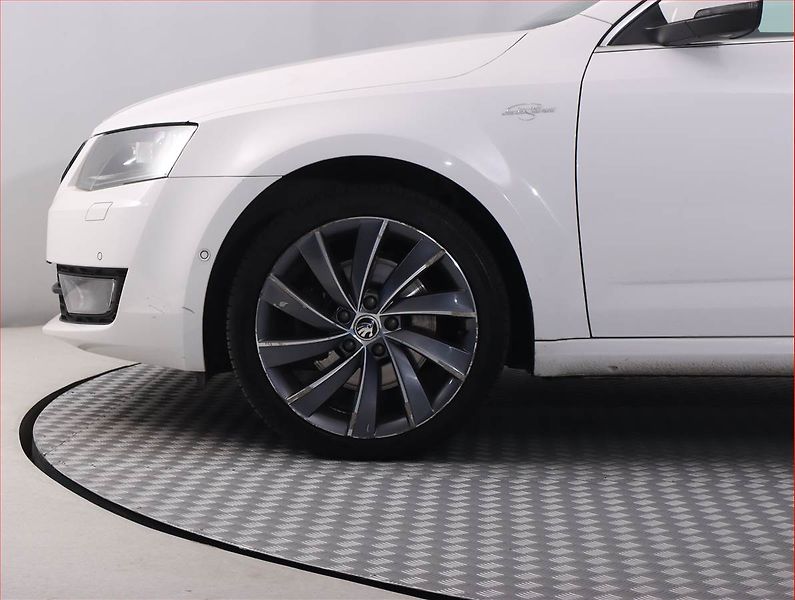 Škoda Octavia (2017) Laurin&Klement 2.0 TDI, 4X4 - fotka 15 z 22