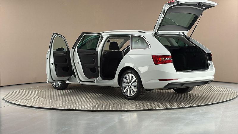 Škoda Superb 2.0 TDI DSG Style Combi - fotka 7 z 28