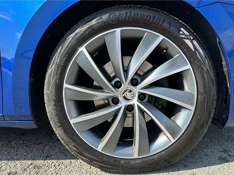 Škoda Superb 2.0 TDI 140kW 4x4 L&K DSG - fotka 22 z 23