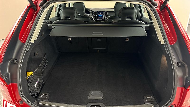Volvo XC60 2.0 B4 AUT AWD Momentum Pro - fotka 16 z 28