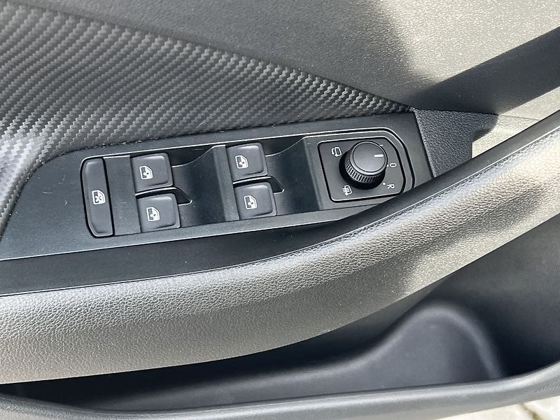 Škoda Scala Monte Carlo 1.0 TSI 85 kW - fotka 30 z 34