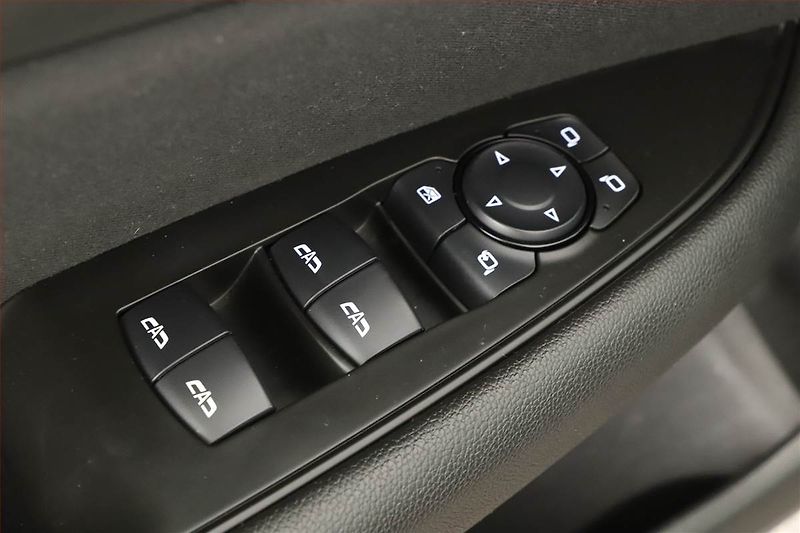 Opel Insignia (2019) 2.0 CDTI, Serv.kniha, Navi - fotka 9 z 18