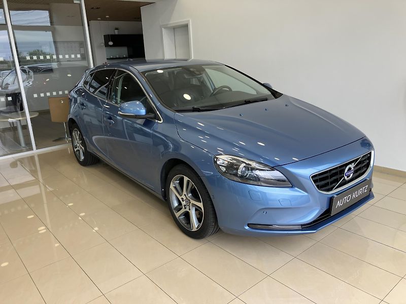 Volvo V40 T3 FWD Summum, MT6 - fotka 1 z 42