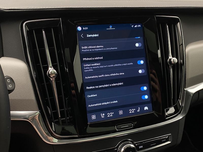 Volvo V90 T8 AWD RECHARGE DARK PLUS AUT - fotka 57 z 65