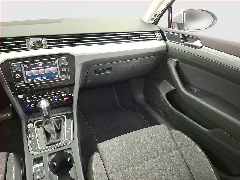 Volkswagen Passat (2022) 2.0 TDI - fotka 8 z 16