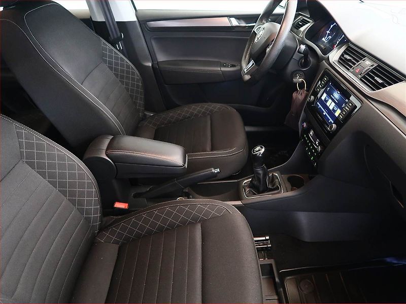 Škoda Rapid (2017) Style 1.0 TSI, Serv.kniha - fotka 9 z 16