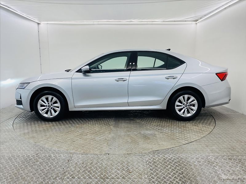 Škoda Octavia 1,5 TSI 110kW Selection - fotka 3 z 26