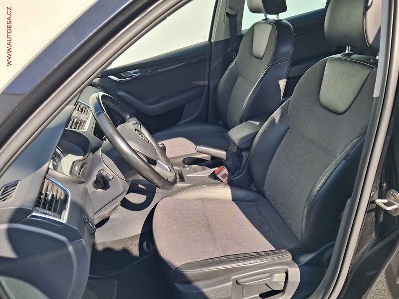 Škoda Octavia (2018) 2.0 TDi, Style. LED, +sada - fotka 9 z 19