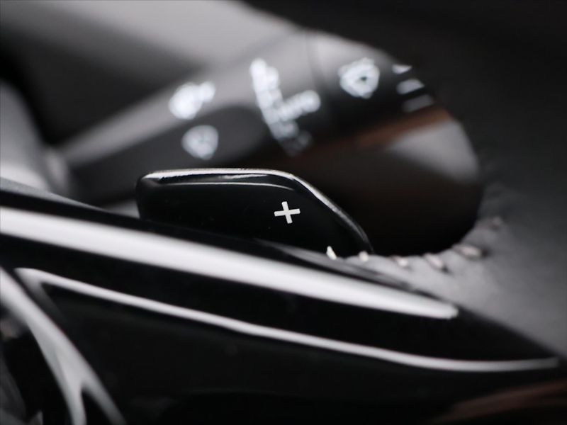 Peugeot 308 1,2 HYBRID ALLURE CZ Aut.klima - fotka 19 z 32