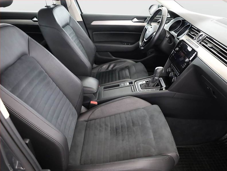 Volkswagen Passat (2018) 2.0 TDI, Automat, Serv.kniha - fotka 7 z 20