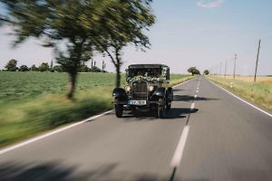 Svatební Škoda 430 v původním stavu. Tento výrobní klenot společnosti Škoda v letech 1929 až 1932 představoval působivý prvek v automobilovém průmyslu své doby.
