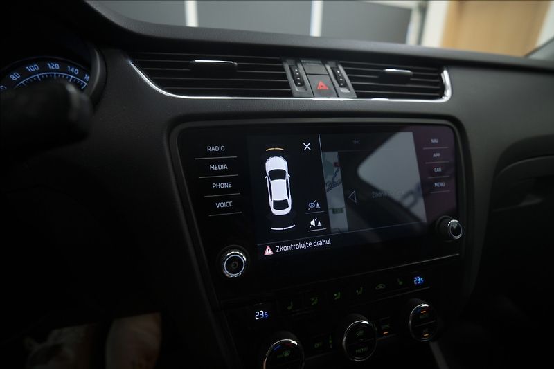 Škoda Octavia 2,0 TDI NAVI KEYLESS VÝHŘEV ČR - fotka 36 z 41