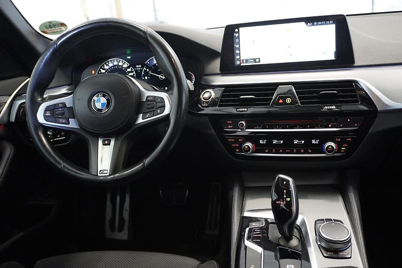 BMW Řada 5 520D TOURING XDRIVE STEPTRONIC - fotka 24 z 29