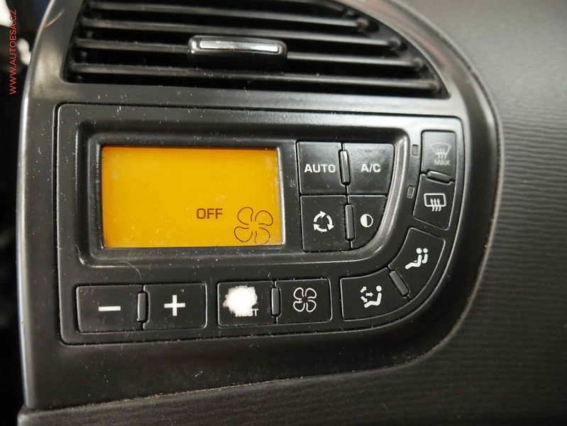 Citroën C4 Picasso (2012) 1.6HDI, autoAC, temp - fotka 16 z 17