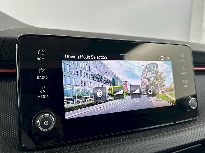 Škoda Kamiq (2025) DSG 1.0TSI 85kW Monte Carlo - fotka 12 z 32