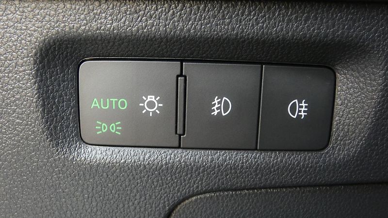 Škoda Octavia 2,0 TDI  Ambition DSG - fotka 10 z 20
