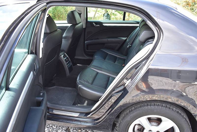 Škoda Superb 2,0 TDI SERVIS STK NOVÉ DSG! - fotka 15 z 17