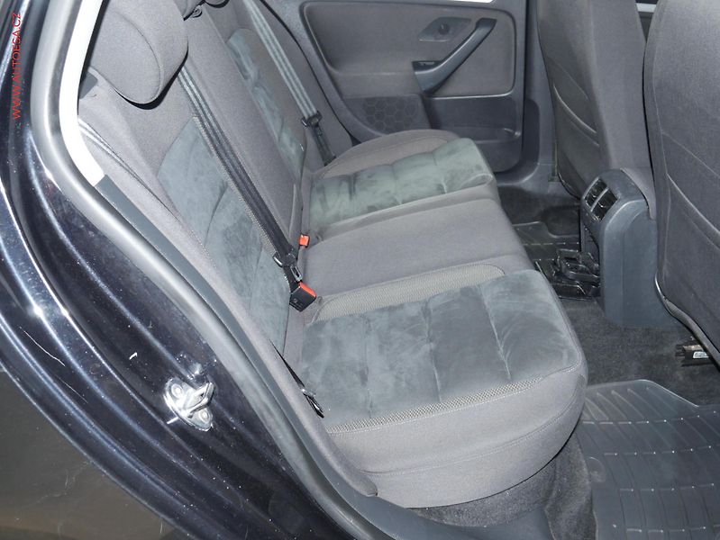 Volkswagen Golf (2012) 1.6.TDi 4x4, ČR, AC, park - fotka 11 z 21