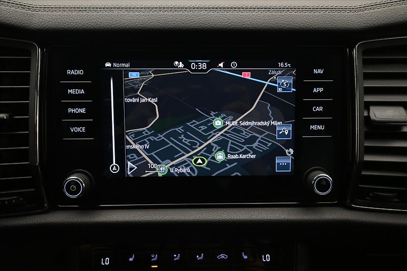 Škoda Kodiaq 2,0 TDI 147 kW DSG 4x4 TAŽNÉ Z - fotka 20 z 33