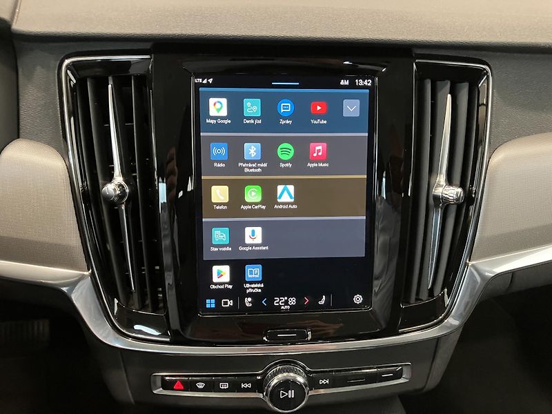 Volvo V90 B4 AWD Momentum PRO AT8, ČR - fotka 30 z 42