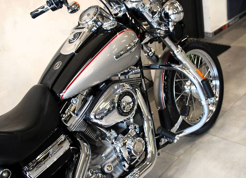Harley-Davidson FXDC Dyna Super Glide Custom (2009) 2. - fotka 7 z 20