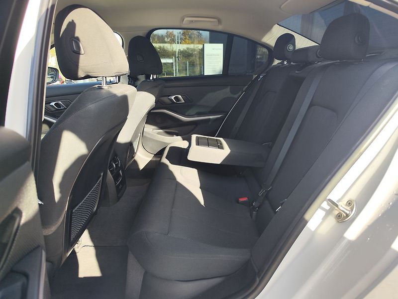 BMW Řada 3 E330/215kW Sportline AT PHEV - fotka 11 z 34