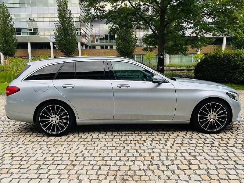 Mercedes-Benz Třídy C 220D MANUÁL VÝHŘEV SENZORY LED - fotka 10 z 52