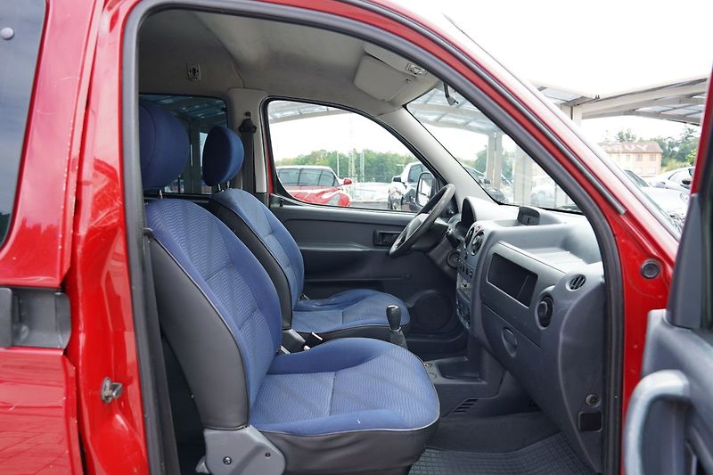 Peugeot Partner 1.4i, ČR, 5 míst - fotka 23 z 26