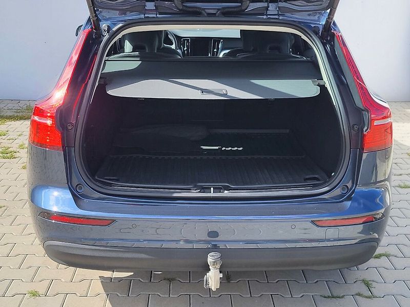 Volvo V60 CORE B4 FWD 145kW - fotka 26 z 32