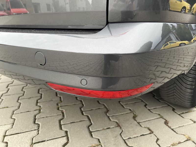 Volkswagen Caddy (2018) MAXI 2,0TDi 7 míst pěkný stav! - fotka 42 z 42