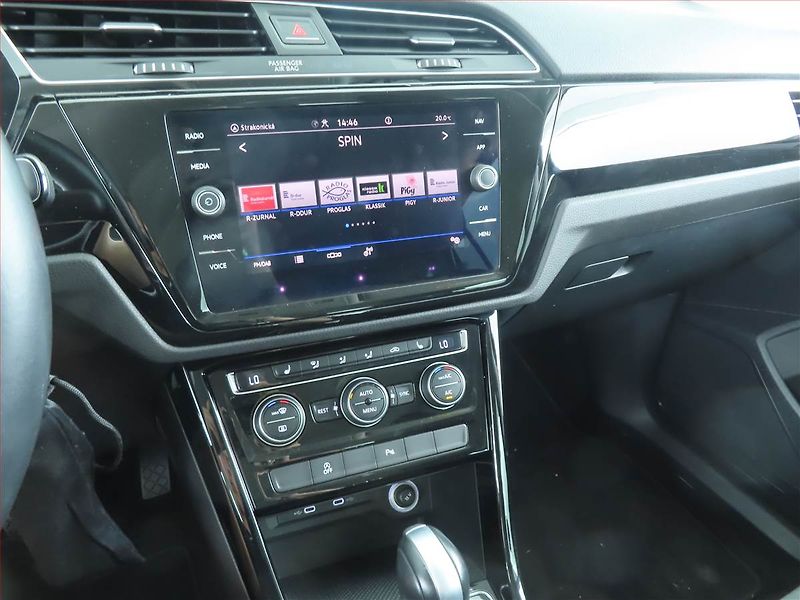 Volkswagen Touran (2023) 1.5 TSI - fotka 12 z 30