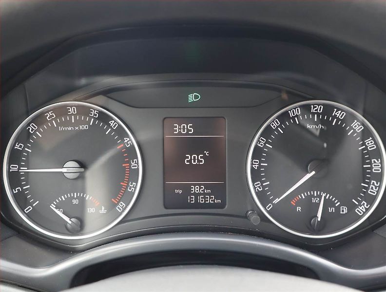 Škoda Octavia (2010) 1.9 TDI, Park. senzory - fotka 11 z 16
