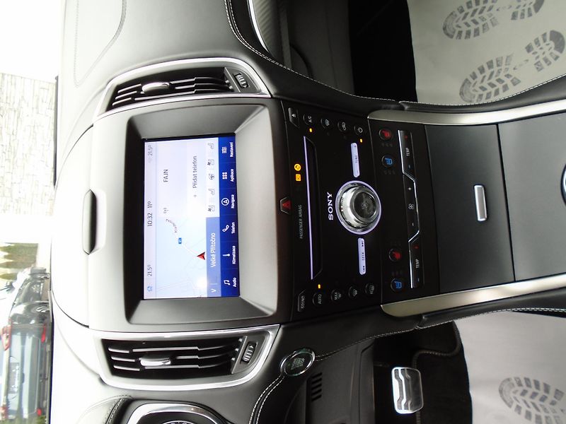 Ford S-MAX 2,0EcxoBlue 140kW 8A Vignale - fotka 22 z 46