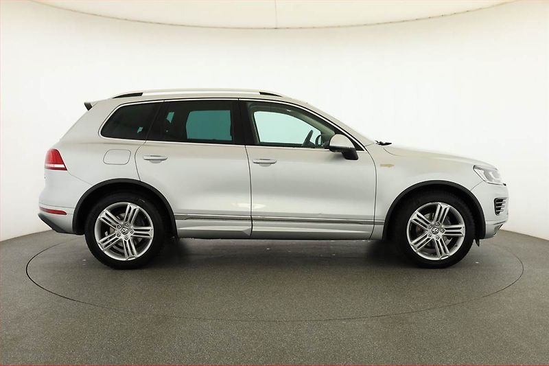 Volkswagen Touareg (2015) R-Line 3.0 TDI, 4X4, Automat - fotka 6 z 21