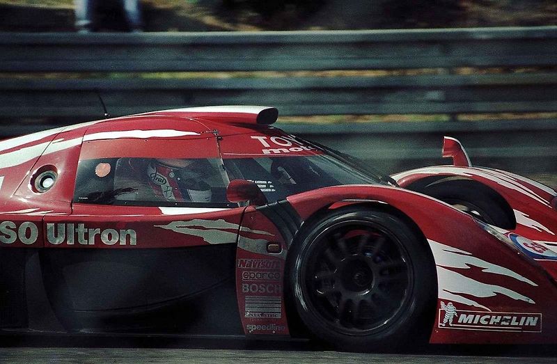 Drift je specifické odvětví automobilového sportu, při kterém se využívá řízený přetáčivý smyk.