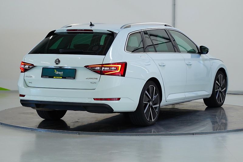 Škoda Superb - fotka 2 z 28