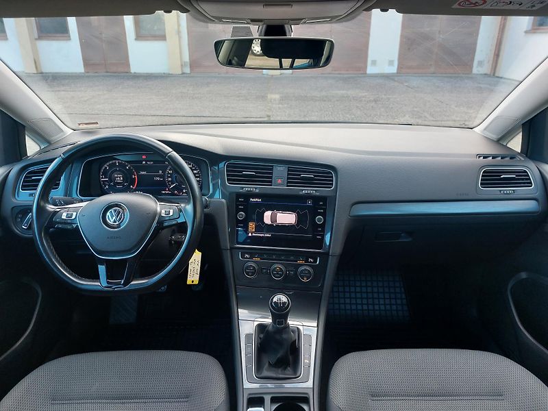 Volkswagen Golf 1,6 TDi 85kw Comfortline ACC - fotka 14 z 18