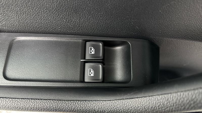 Škoda Fabia 1.0 TSI Ambition Combi - fotka 21 z 22