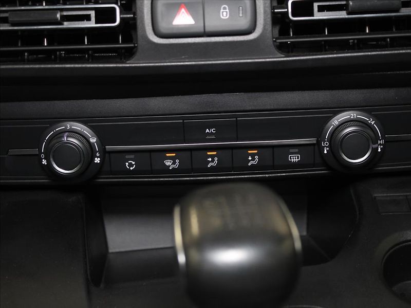 Opel Combo 1,2 Turbo 81kW LONG 7-míst ČR - fotka 18 z 20