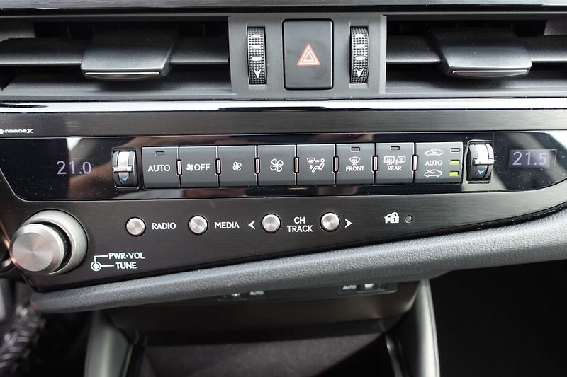 Lexus ES 300h ES300h Business Edition - fotka 25 z 37